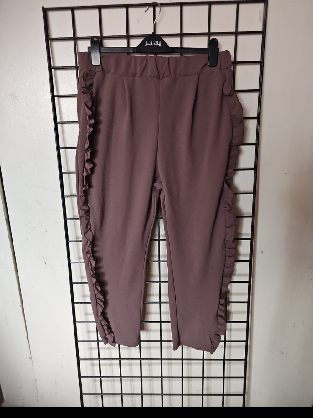 Boohoo Mauve Ruffle-Trim Cropped Ponte Pants